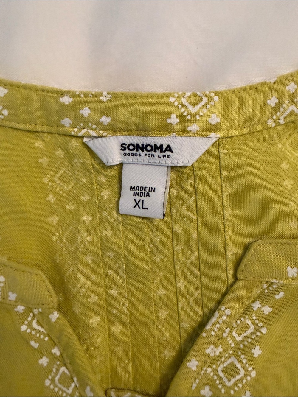 SONOMA light green sleeveless women’s tank with buttons & embroidery